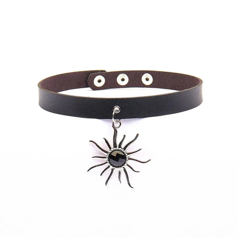 Spike Choker Halskette Punk – Breites Kunstleder Halsband mit großen Nieten im Gothic Style für Damen &amp; Herren
