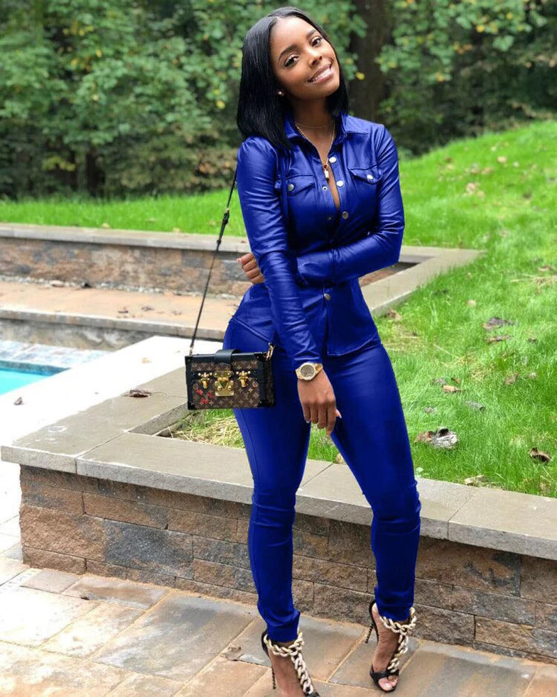 Damen PU-Leder Tracksuit 2-Teiler – Faux Leather Hemd mit Umlegekragen & Hose mit Taschen, Modisches Freizeit-Set für Alltag & Streetstyle