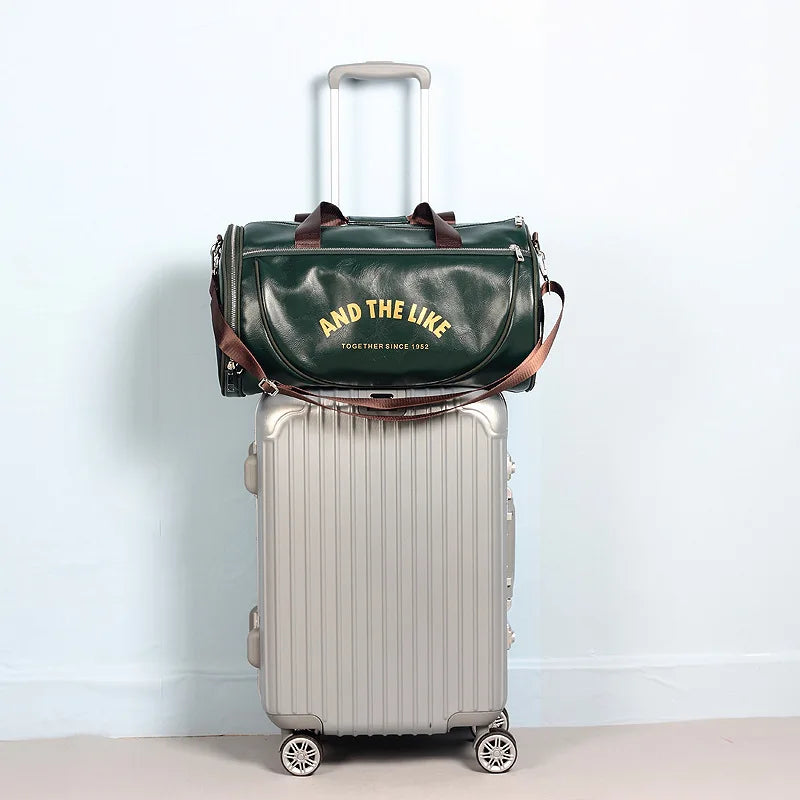 Wellvo Herren PU Leder Reisetasche – Modische Travel Duffle mit Schuhfach, leichte Schulter- &amp; Sporttasche für Reisen, Fitness &amp; Alltag 