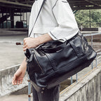 GUMST Herren Reise- & Schultertasche aus PU-Leder – Große Vintage Travel Duffle & Tote Bag mit Crossbody-Funktion für Business und Freizeit