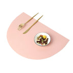 PU-Leder Tischset Halbkreis – Wasserdichte, ölbeständige & hitzeisolierende Platzmatte im europäischen Stil (42 × 28 cm)