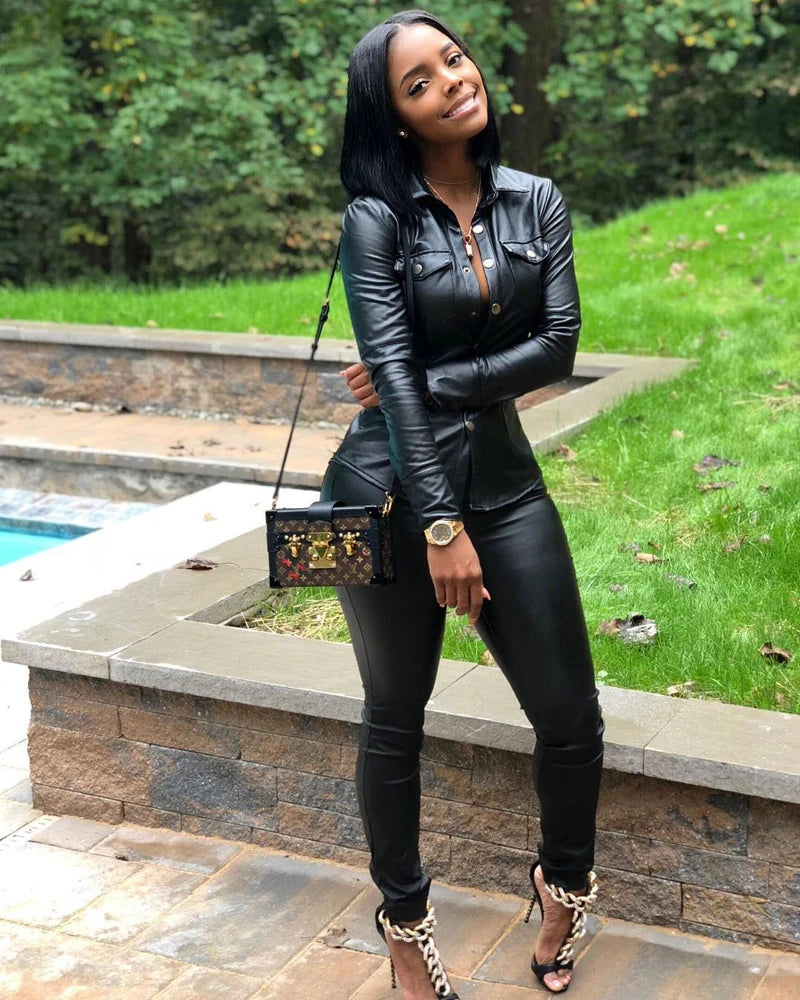 Damen PU-Leder Tracksuit 2-Teiler – Faux Leather Hemd mit Umlegekragen & Hose mit Taschen, Modisches Freizeit-Set für Alltag & Streetstyle