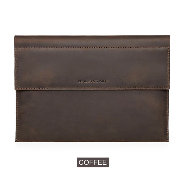CONTACTS FAMILY Echtleder Laptop Hülle für MacBook Air & Pro 13–14 Zoll – Vintage Leder Sleeve mit Magnetverschluss & Gravur