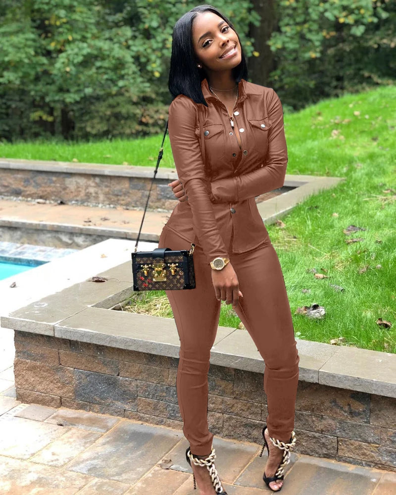 Damen PU-Leder Tracksuit 2-Teiler – Faux Leather Hemd mit Umlegekragen & Hose mit Taschen, Modisches Freizeit-Set für Alltag & Streetstyle