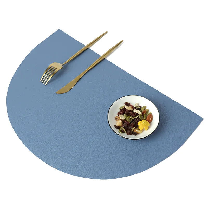 PU-Leder Tischset Halbkreis – Wasserdichte, ölbeständige & hitzeisolierende Platzmatte im europäischen Stil (42 × 28 cm)