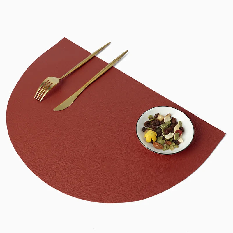 PU-Leder Tischset Halbkreis – Wasserdichte, ölbeständige & hitzeisolierende Platzmatte im europäischen Stil (42 × 28 cm)