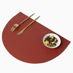 PU-Leder Tischset Halbkreis – Wasserdichte, ölbeständige & hitzeisolierende Platzmatte im europäischen Stil (42 × 28 cm)