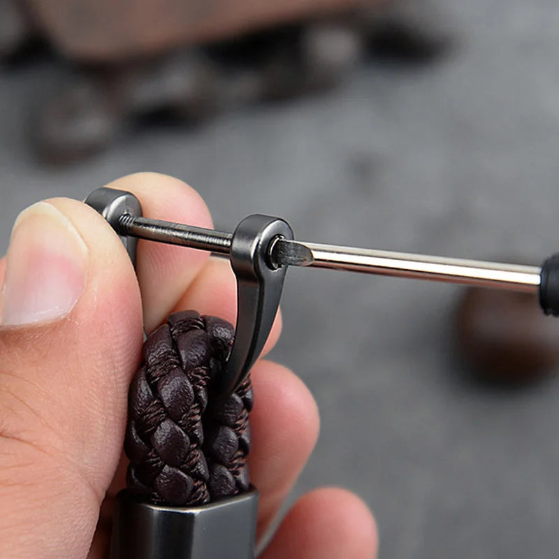 Handgeflochtener Leder Schlüsselanhänger mit Metallclip – Robuster Auto Keyring &amp; Gürtel-Keychain für Damen &amp; Herren 