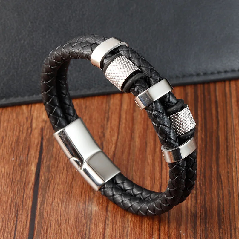 Geflochtenes Lederarmband mit Magnetverschluss – Edelstahl Charm Armband für Herren, modernes Design 21 cm