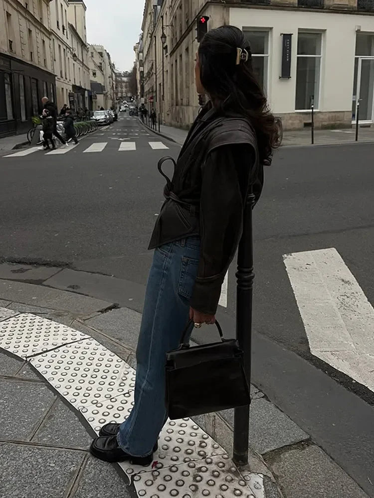 Vintage Damen Faux Lederjacke mit V-Ausschnitt & Gürtel – High-Waist Jacke mit Schnürdetails, Reverskragen & Reißverschluss für Herbst & Winter