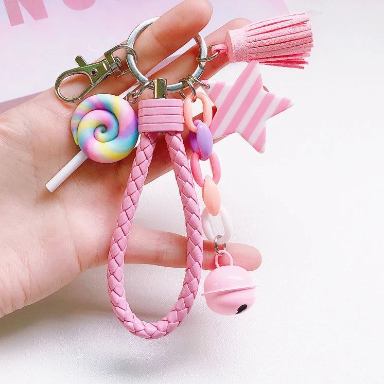 Süßer Regenbogen-Schlüsselanhänger aus Leder – Geflochtener Quasten-Keychain mit Herz, Stern &amp; Glöckchen, verspieltes Taschen-Accessoire für Frauen &amp; Mädchen