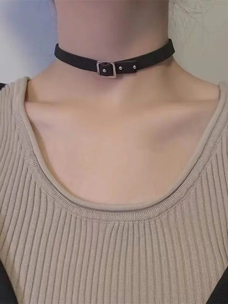 Schwarzer Leder Choker für Damen – Vintage Clavicle Chain Halsband aus feinem PU-Leder, eleganter Gothic Schmuck