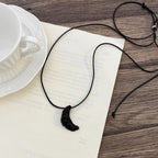 Lange Halskette mit Horn-Anhänger – Elegante Lederkordel Sweater Chain im Boho-Stil für Damen