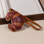 Handgemachter Leder-Croissant Schlüsselanhänger – Süßer Bag Charm & Rucksack-Pendant, kreatives Geschenk für Paare & Freunde