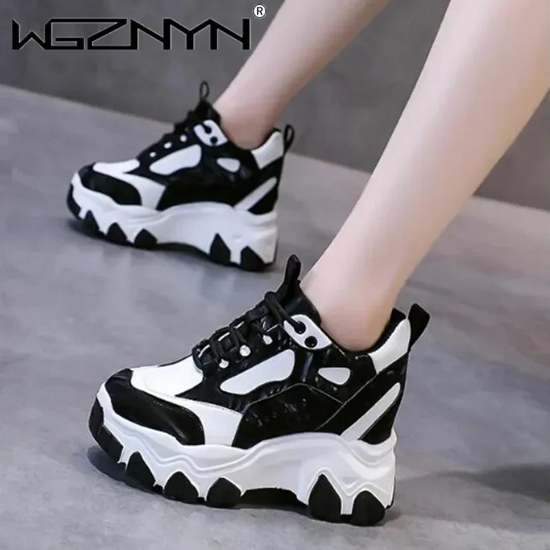 Damen Plateau Sneaker 9,5 cm – Chunky Lederoptik Sneakers mit extra hoher Sohle für Fashion &amp; Alltag
