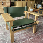 Nordischer Jagdstuhl aus Massivholz mit Sattelleder – Wabi-Sabi Design Lounge- &amp; Balkonstuhl mit Armlehnen