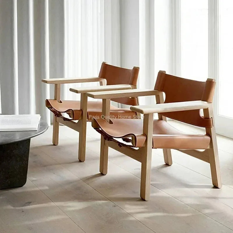 Nordischer Jagdstuhl aus Massivholz mit Sattelleder – Wabi-Sabi Design Lounge- & Balkonstuhl mit Armlehnen