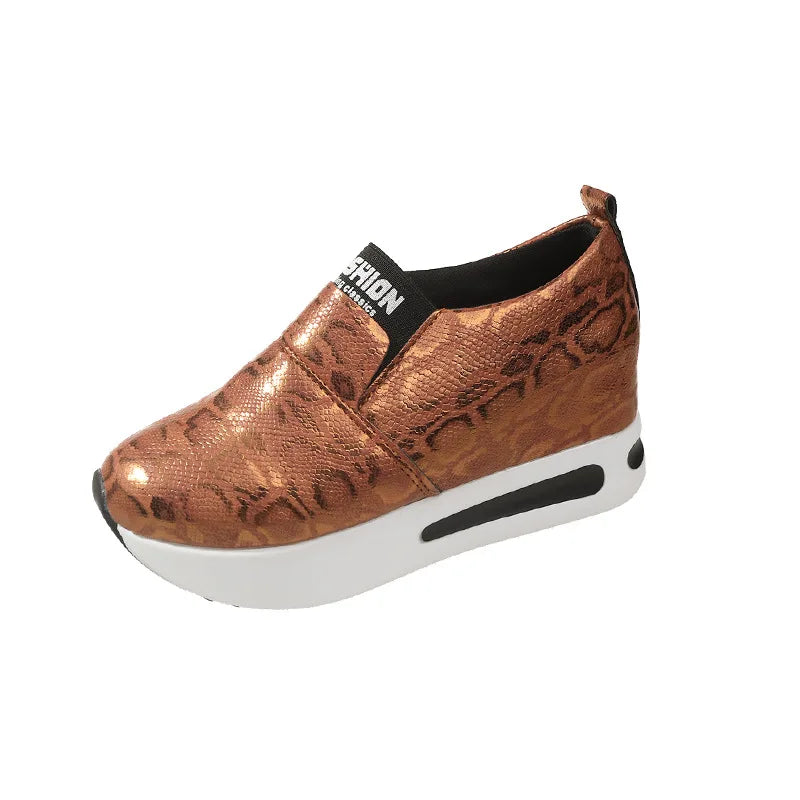 Damen Sneaker Silber mit Plateau – Slip-On Loafer aus PU-Leder mit Keilabsatz & dicker Sohle für Frühling & Herbst