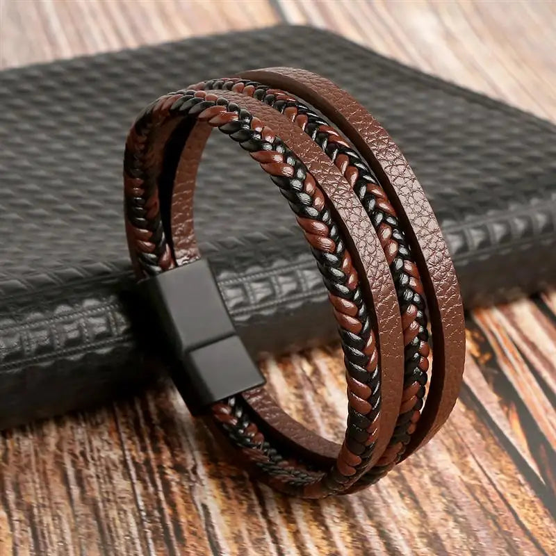 Klassisches Herren Lederarmband – Handgeflochtenes Multi-Layer Armband mit Magnetverschluss im modernen Punk-Style