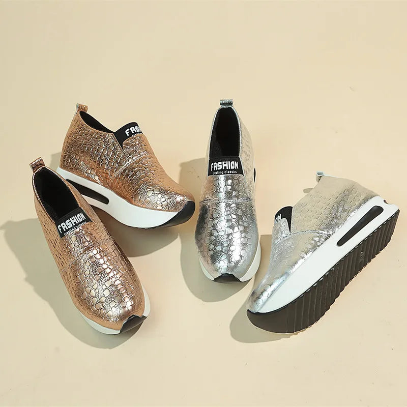 Damen Sneaker Silber mit Plateau – Slip-On Loafer aus PU-Leder mit Keilabsatz & dicker Sohle für Frühling & Herbst