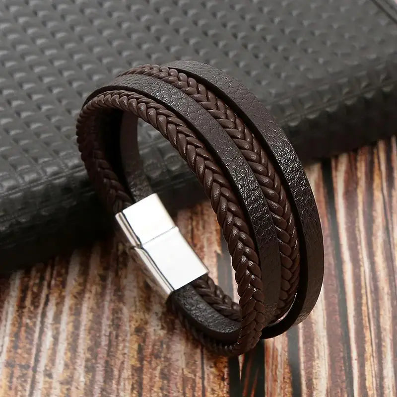 Klassisches Herren Lederarmband – Handgeflochtenes Multi-Layer Armband mit Magnetverschluss im modernen Punk-Style
