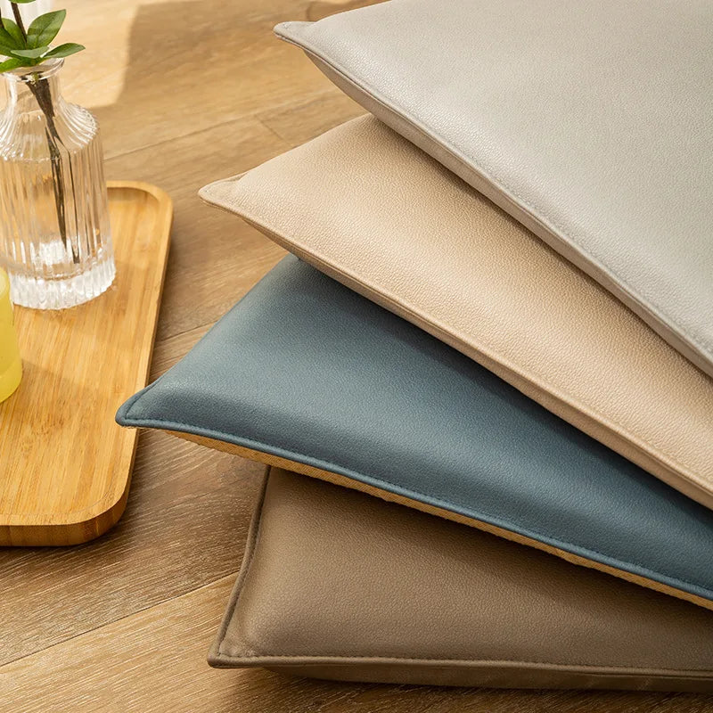 Quadratisches Stuhlkissen aus PU Leder 40×40 cm - Wasserdichtes Memory-Foam Sitzkissen für Esszimmer, Homeoffice &amp; Alltag 