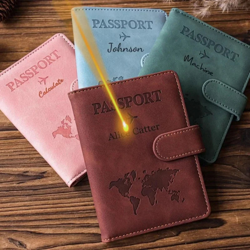 CEXIKA Personalisierte Reisepasshülle – PU-Leder Passport Cover mit Namensgravur als Geschenk zur Hochzeit & Reise