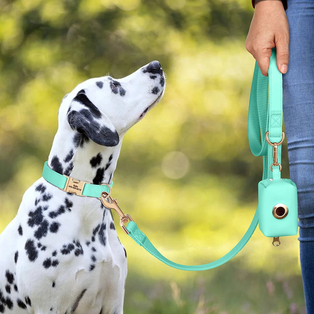 Personalisiertes PU-Leder Hundehalsband- & Leinen-Set mit Kotbeutelhalter – Farbiges Komfort-Set für Hunde & Möpse