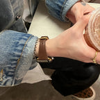 Elegante pulsera de cuero con bucle para Apple Watch de mujer – Correa de cuero de gran calidad de 38–46 mm y 49 mm para las series 1–11, SE y Ultra