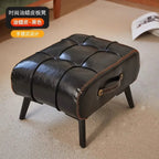 Italienischer Light-Luxury Lederhocker in Oil-Wax-Optik – Tragbarer Schuhwechsel- &amp; Fußhocker mit Griff für Wohnzimmer, Flur &amp; Sofa