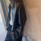 Damen Bikerjacke aus PU Leder – Schwarze Motorradjacke im Loose Fit mit Revers & Knopfleiste für Herbst