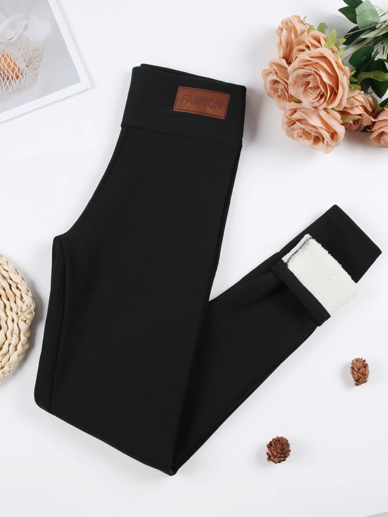 Damen Lederlook Leggings mit Lammfleece – High Waist, warm gefüttert & elastisch, Winter Leggings in Samt-Optik
