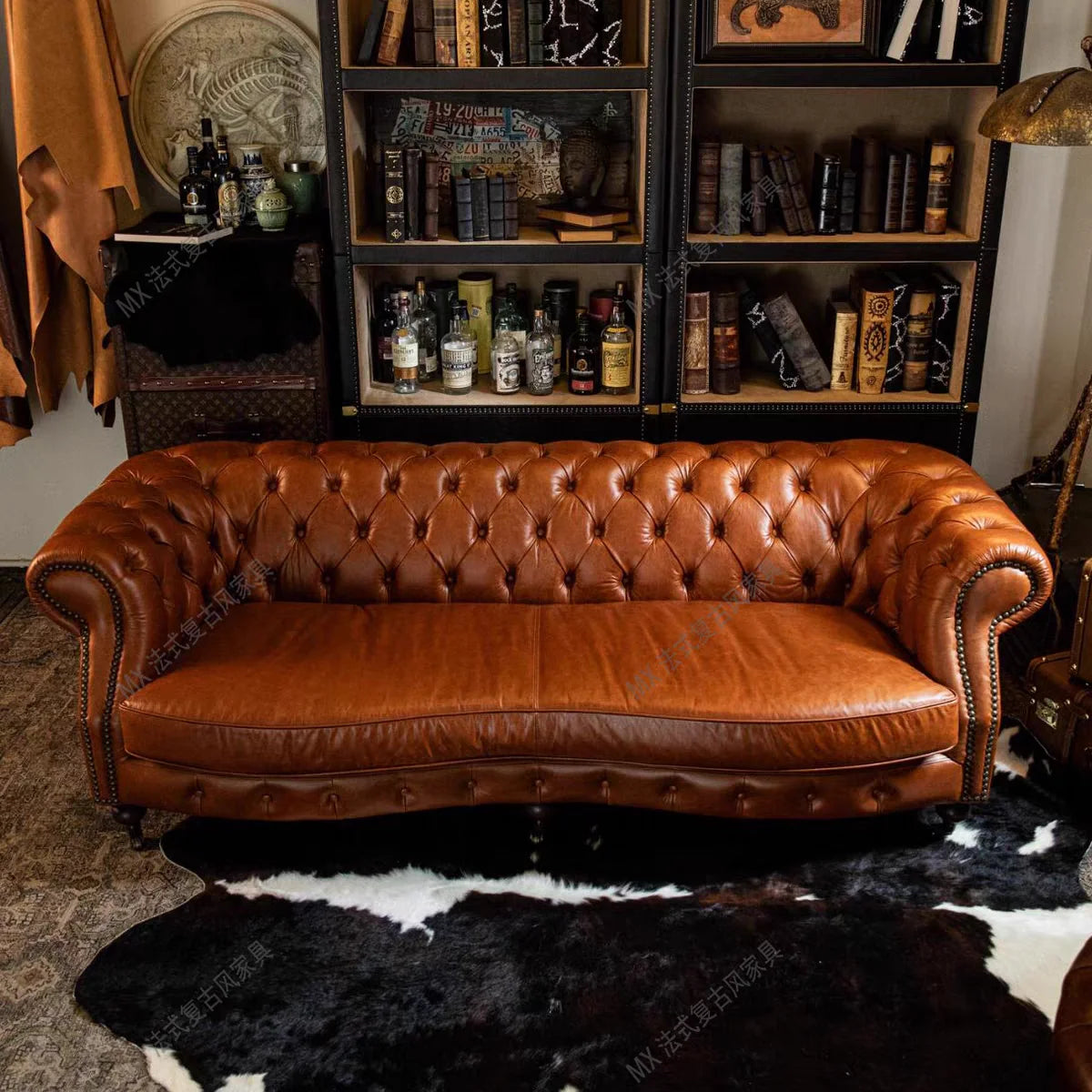 Amerikanisches Retro Leder-Sofa im Chesterfield-Stil – Klassisches Designer-Sofa aus Oil-Wax-Leder für Wohnzimmer, Hotel & Lounge