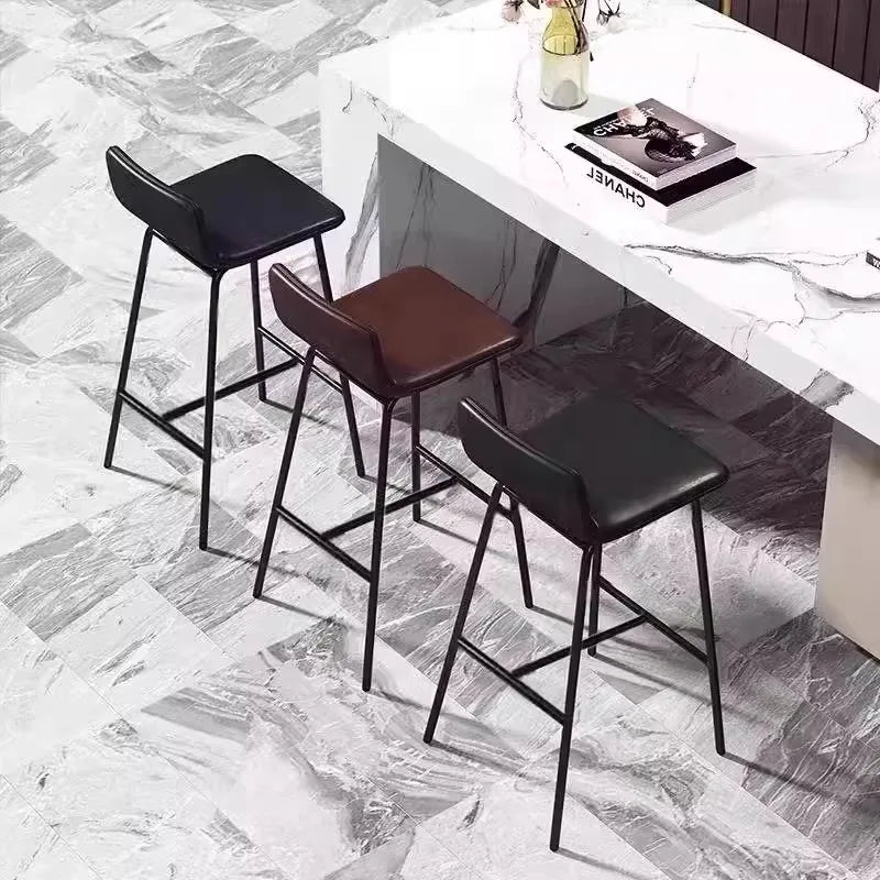 Leder Barstuhl für Balkon & Wohnraum – Moderner Nordic Minimalist Barhocker aus Echtleder mit Carbonstahlgestell