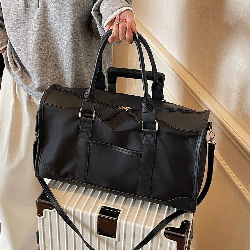 Elegante Lederoptik Reisetasche – Große Weekend Duffle Bag mit Reißverschluss, verstellbaren Trägern & viel Stauraum