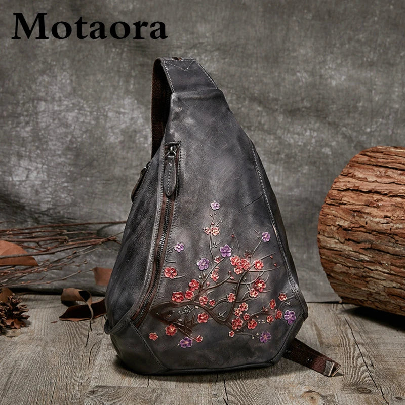 MOTAORA Vintage Damen Leder-Rucksack – Handgefertigter Echtleder Rucksack mit floraler Prägung, kompakt & diebstahlsicher