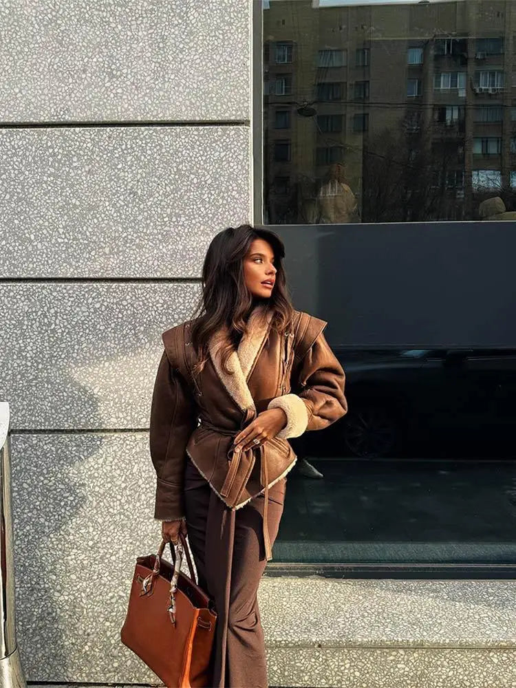 Damen Lederjacke mit Gürtel & Fellkragen – Elegante Streetwear Jacke mit Kapuze, Herbst/Winter Mode