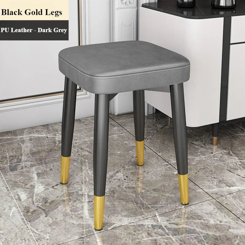 Moderner Esszimmerstuhl aus Leder mit Latexpolster – Stapelbarer Light-Luxury Dining Chair mit Carbonstahlrahmen & rutschfesten Füßen