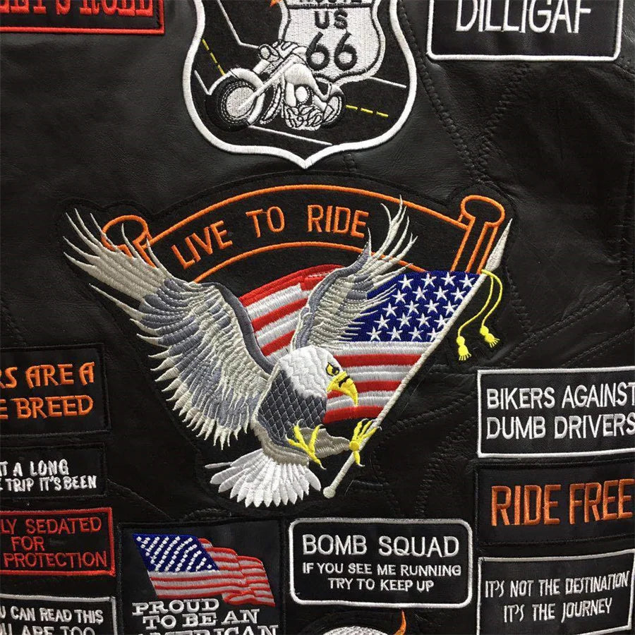 Herren Motorrad Weste 2025 – Ärmellose Biker Weste mit 42 gestickten Patches, Punk Riding Waistcoat im Vintage Look