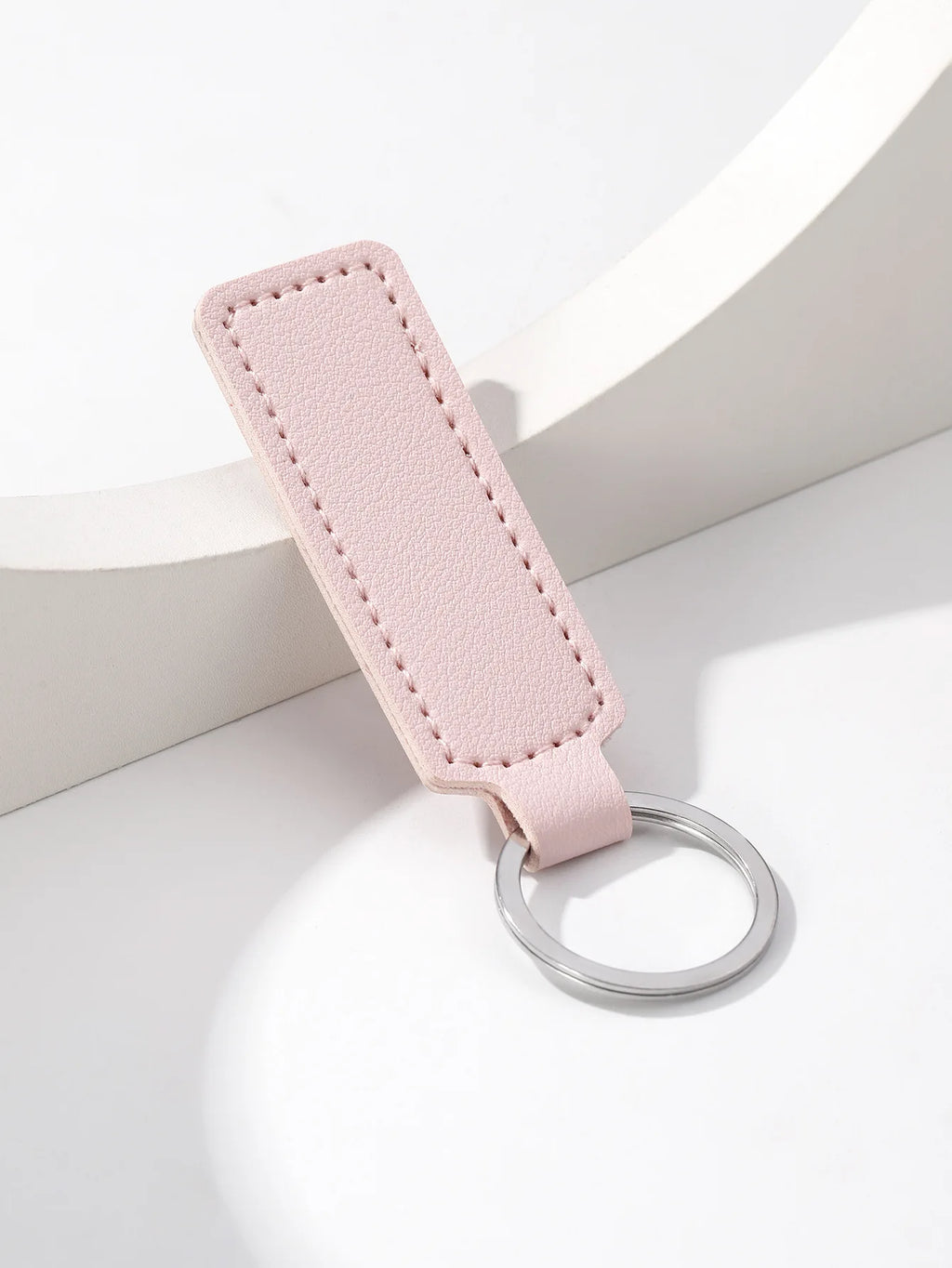 Handgefertigter Leder Schlüsselanhänger – Retro Keychain aus echtem Rindsleder in 7 Farben für Auto, Business & Alltag
