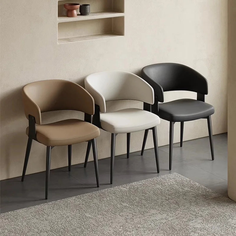 Moderne Leder-Esszimmerstühle mit umlaufender Rückenlehne – Elegante Luxus-Küchenstühle mit Stahlbeinen für Wohnzimmer, Café & Restaurant