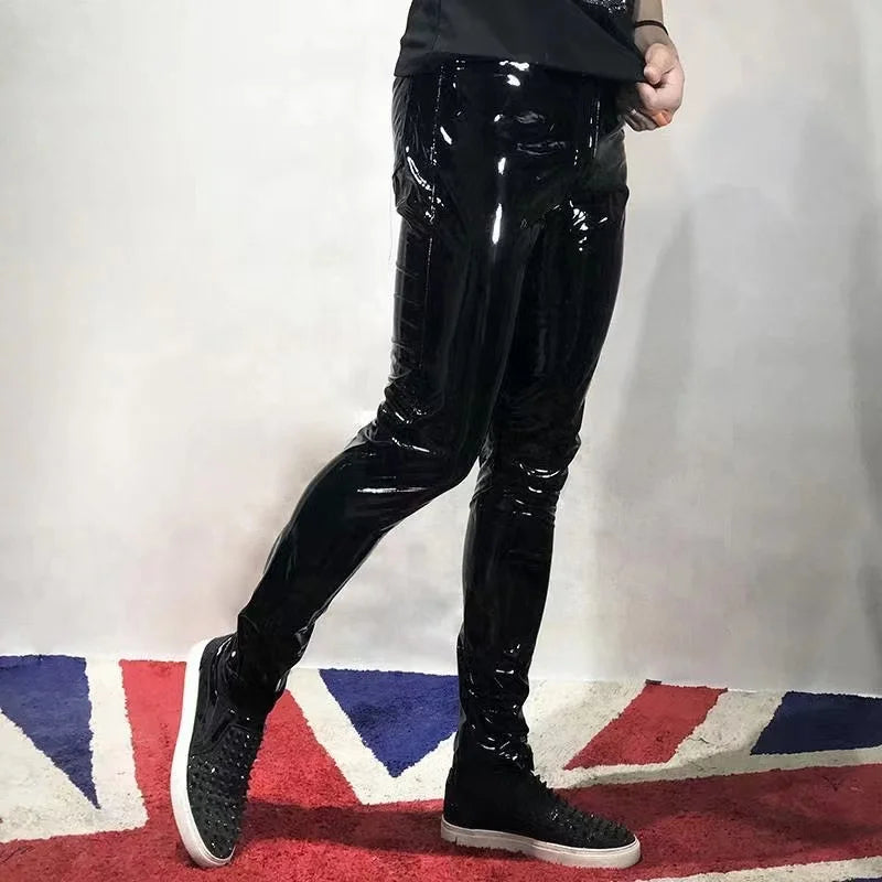 Pantalones de cuero de PU para hombre, corte ceñido, pantalones elásticos de estilo rockero y urbano, pantalones negros de motorrad y club para todo el día y el invierno.