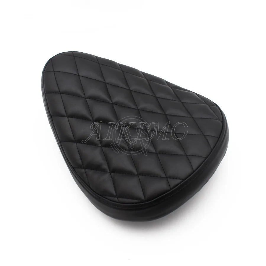 Motorrad Sitzkissen aus Leder im Retro Cafe Racer Stil – Flacher Universalsitz für Bobber & Chopper, stoßdämpfend & vintage-schwarz