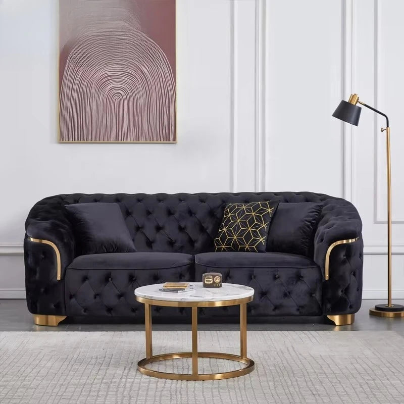 Modernes Luxus Chesterfield Sofa aus Samt – Elegantes Lounge-Sofa mit goldener Basis & Holzfüßen für stilvolle Wohnzimmer