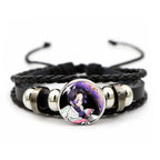 Demon Slayer™ Lederarmband mit Figuren-Charm – Tanjiro, Nezuko, Inosuke & Zenitsu | Verstellbares Fan-Armband mit Glasanhänger