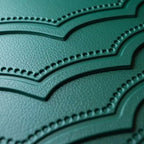 Grüne ovale Kunstleder Tischsets – Wendbare Luxus-Platzmatten aus weichem Kunstleder für Küche, Café & Esszimmer (1/4/10 Stück)