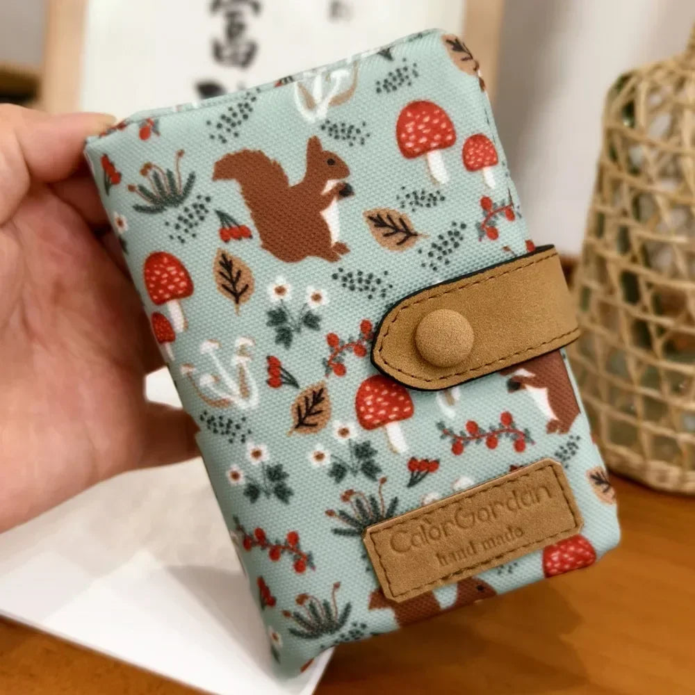 ISKYBOB Süße Damen Geldbörse aus PU-Leder – Kurze Wallet mit Reißverschluss & Druckknopf, Cartoon-Print, Kartenhalter & Münzfach