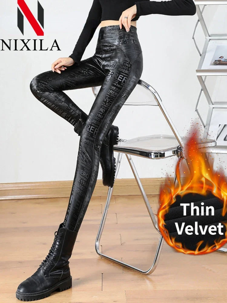 Leggings de piel sintética para mujer con cintura alta – Weich, elastisch &amp; leicht gefüttert, figurbetonte Winter Leggings in Schwarz 