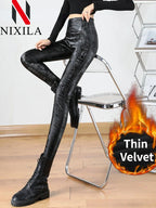 Leggings de piel sintética para mujer con cintura alta – Weich, elastisch &amp; leicht gefüttert, figurbetonte Winter Leggings in Schwarz 