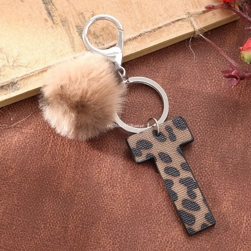 Modischer Leoparden Alphabet Schlüsselanhänger aus Kunstleder – Exquisiter Buchstaben-Keyring als Handtaschen-Charm & Geschenk
